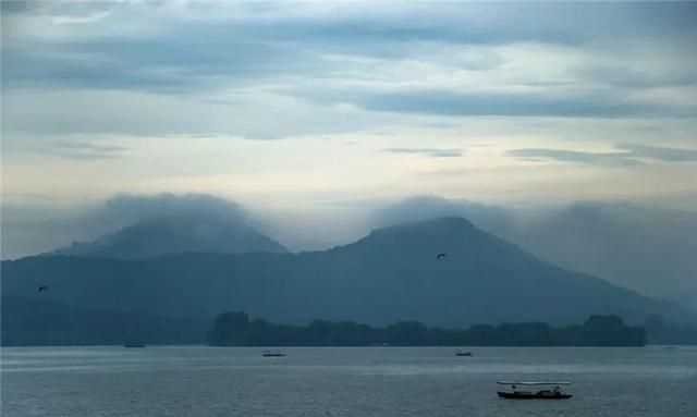 西湖十景介紹，西湖十景名稱(chēng)有什么含義和來(lái)歷？雙峰插云為什么看不到了？圖10