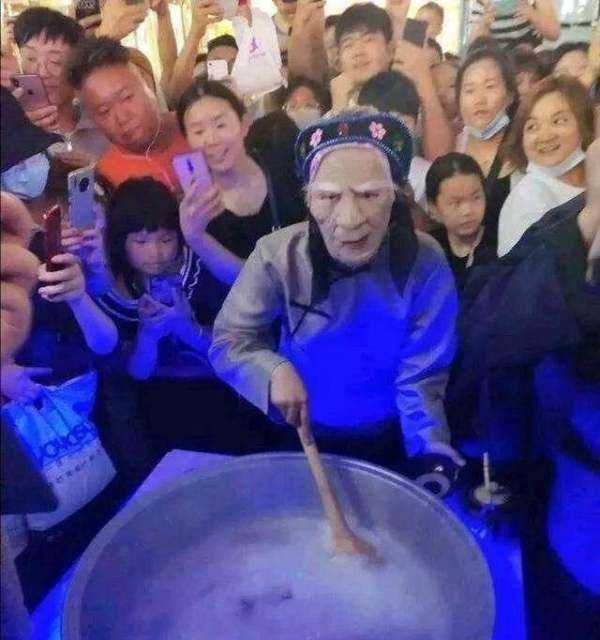 孟婆湯冒煙是怎么回事,鄭州二七金街孟婆湯圖2