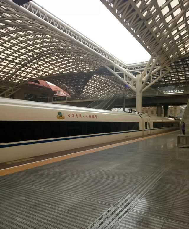 沒(méi)身份證怎么坐火車(chē)怎么取票，從未辦理過(guò)身份證，怎么坐火車(chē)？圖1