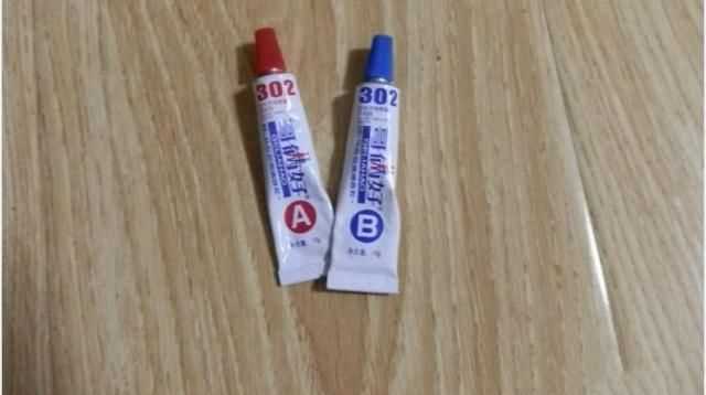 門框條掉了用什么膠粘，櫥柜的門框掉了，是用膠粘的，用的什么膠呀這？圖5