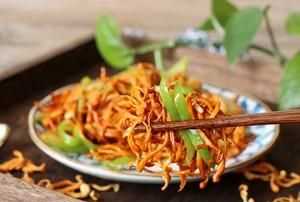 蟲(chóng)草花可以炒著(zhù)吃嗎?
