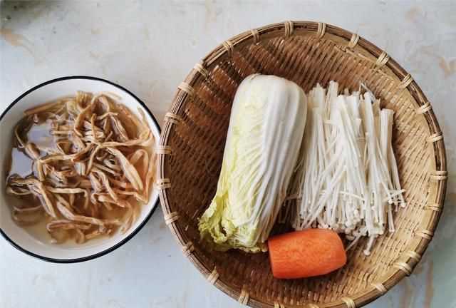 炒包菜絲怎么做好吃，口感極佳的清炒包菜絲怎么做好吃又簡(jiǎn)單？圖3