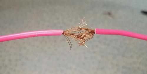 新房結電線(xiàn)發(fā)現銅絲是黑色是電線(xiàn)質(zhì)量不好 還能用