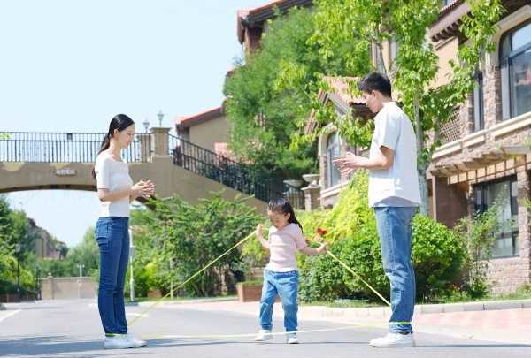 跳繩時(shí)應該什么先著(zhù)地,跳繩應該前腳著(zhù)地還是后腳跟著(zhù)地呢圖4