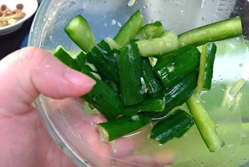 吃黃瓜為什么會(huì )澀口
