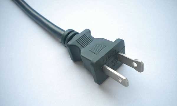 插頭上的兩個小孔有什么作用,電器插頭掉水里還能用嗎圖1