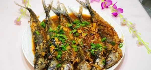 燉鯽魚(yú)能放料酒,燉魚(yú)時(shí)為了避免腥味圖1