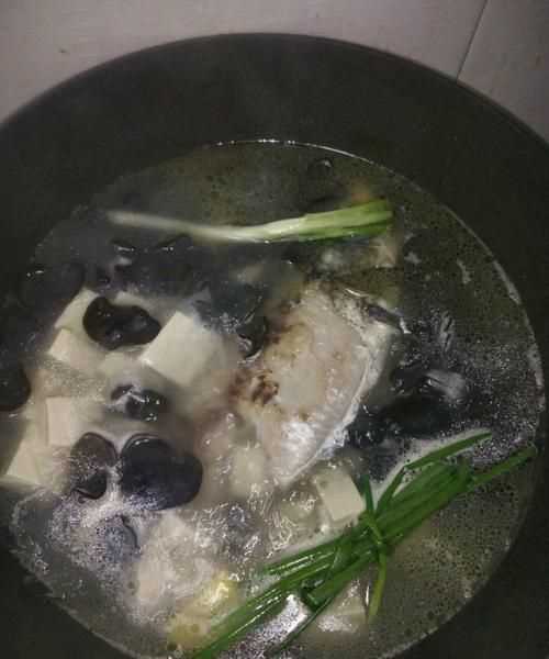 燉鯽魚(yú)能放料酒嗎