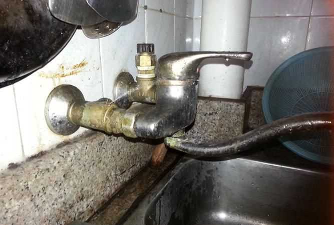 家庭衛(wèi)生間水管斷了要怎么接起來呢