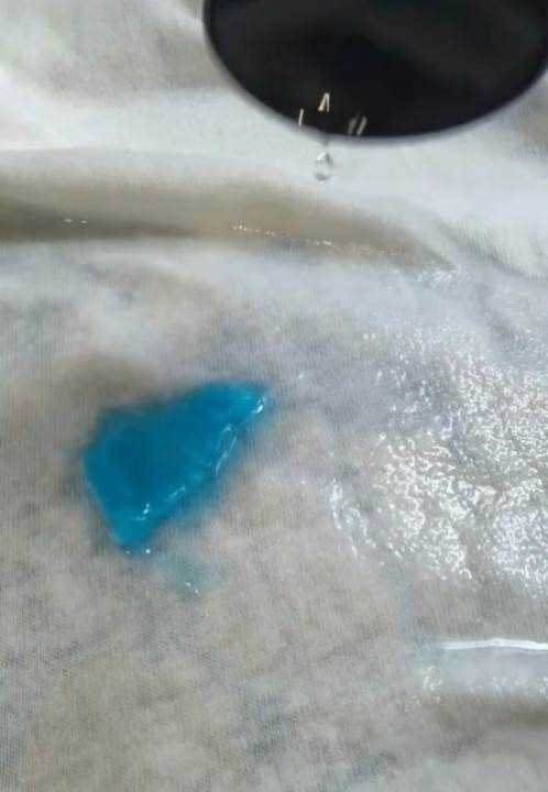 衣服上的水晶泥干了怎么去除,衣服上的水晶泥干了怎么去除小竅門(mén)圖1