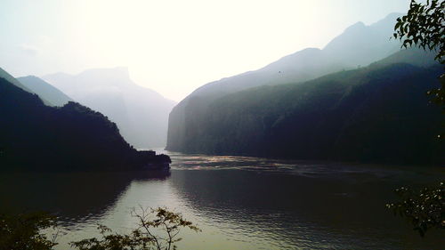 關(guān)于長(cháng)江景色的詩(shī)句古詩(shī)