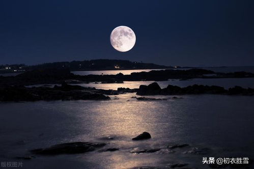 關(guān)于大海和月的詩(shī)句有哪些