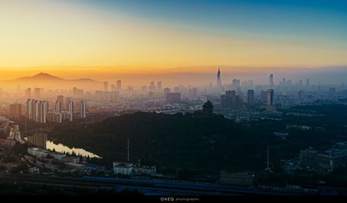 日出和夕陽(yáng)的詩(shī)句,描寫(xiě)長(cháng)江日出的詩(shī)句,夕陽(yáng)下的長(cháng)江詩(shī)句
