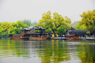 蘇軾寫(xiě)過(guò)的關(guān)于西湖的詩(shī)句是什么