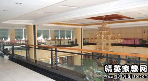 餐廳服務(wù)生社會(huì )實(shí)踐報告范文(大學(xué)生暑假餐廳服務(wù)生社會(huì )實(shí)踐報告)