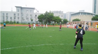 校園足球賽為話(huà)題作文
