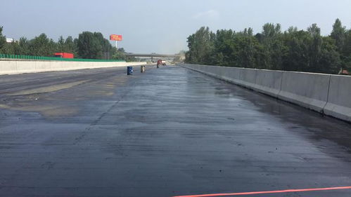 道路鋪設(shè)瀝青的好處,瀝青攤鋪?zhàn)⒁馐马?xiàng),混凝土道路上鋪設(shè)瀝青的施工方法