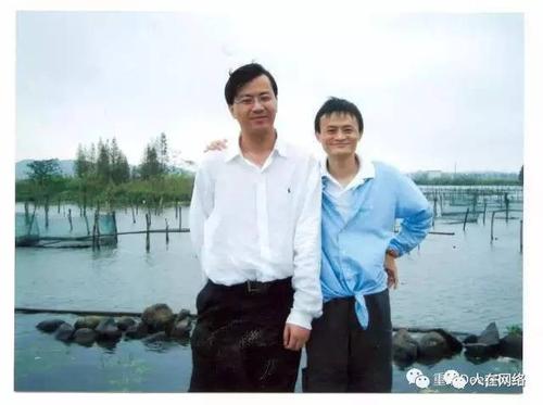 有一個業(yè)務員來我店里要給我做支付寶，說和馬云合作，真的假的??？那個公司叫鴻凱電商
