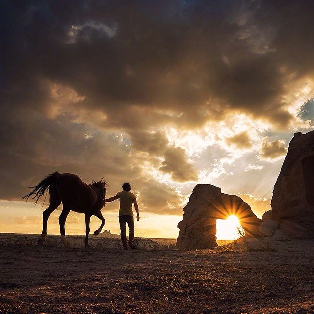 哲理說說 人們總是在最深的絕望里，看見最美的風(fēng)景